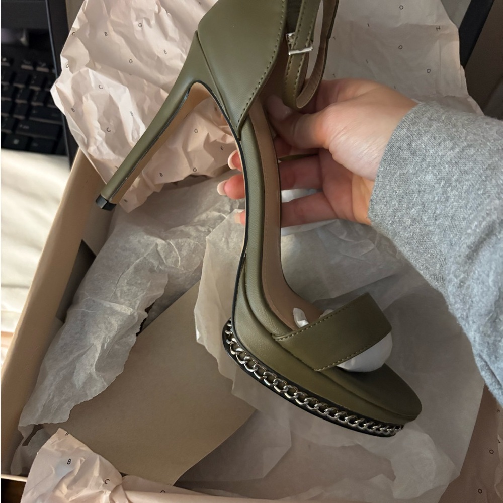MUST GO🔥NEW BCBG Olive Green Stiletto Heels